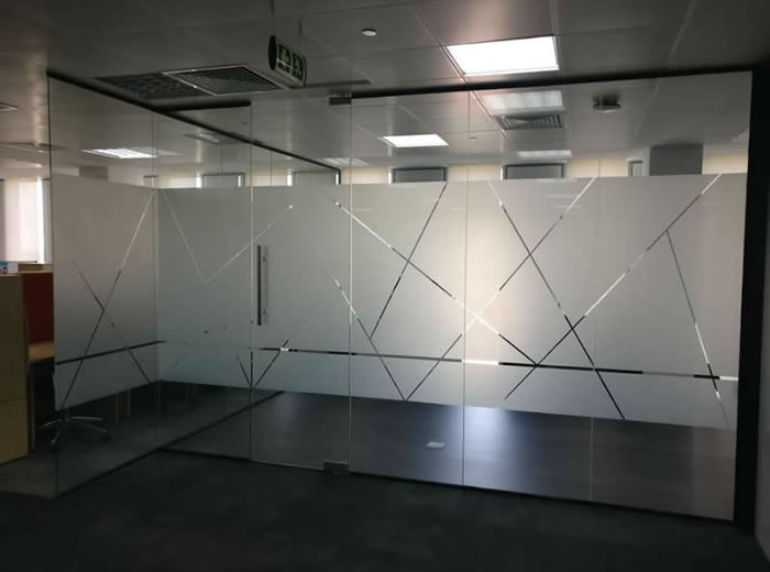 GLASS WALL PARTITIONINGS